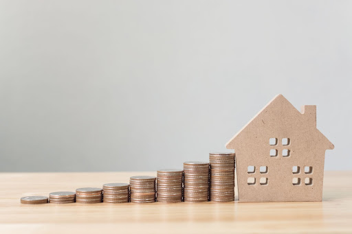 住宅ローンの金利は固定金利と変動金利のどちらがいいの？それぞれの特徴と選び方を解説